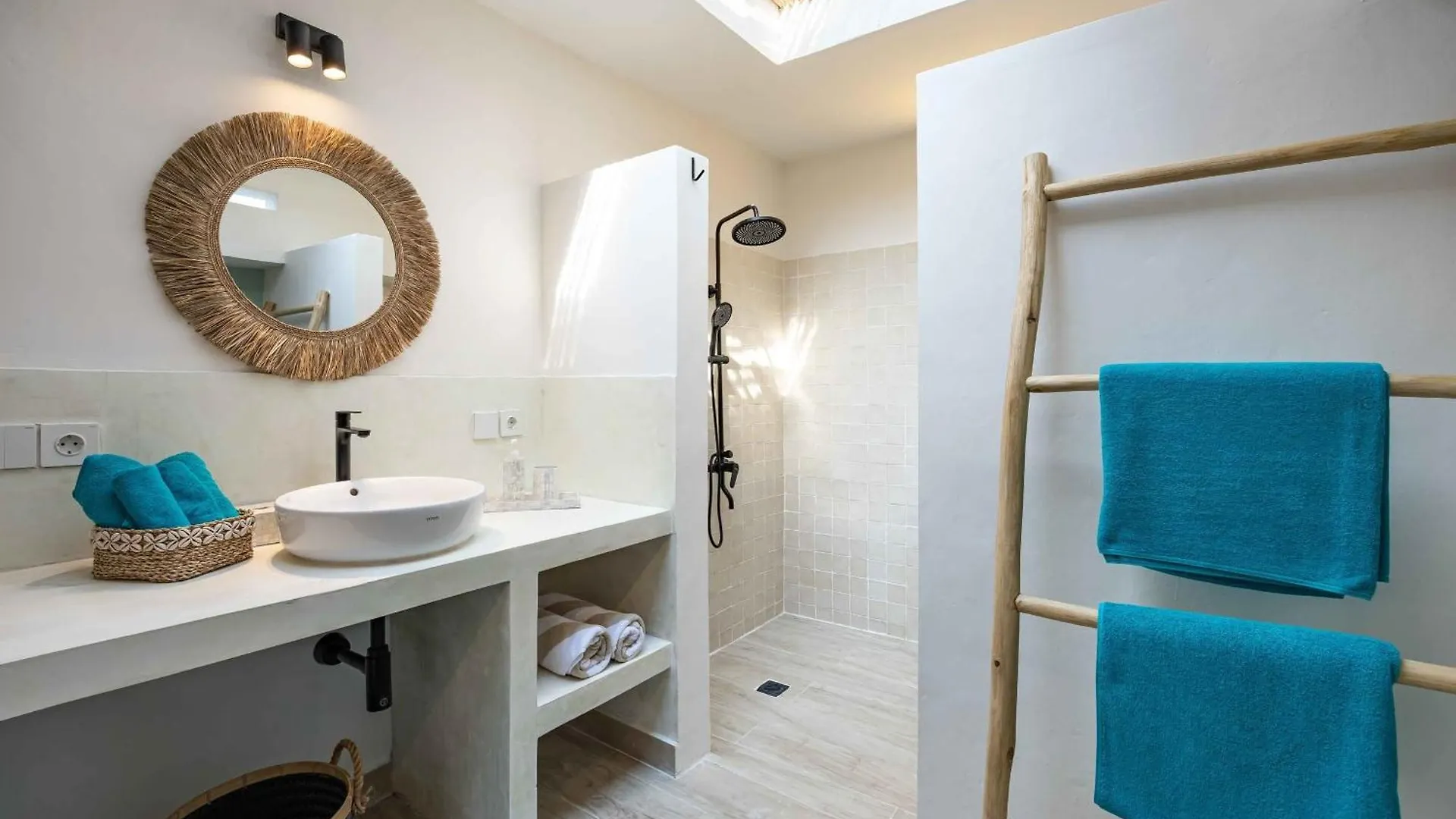 Casa Kokoon - New Bright & Quiet 2Br Mertanadi Seminyak With Private Pool And Parking 0*, Seminyak (Bali)