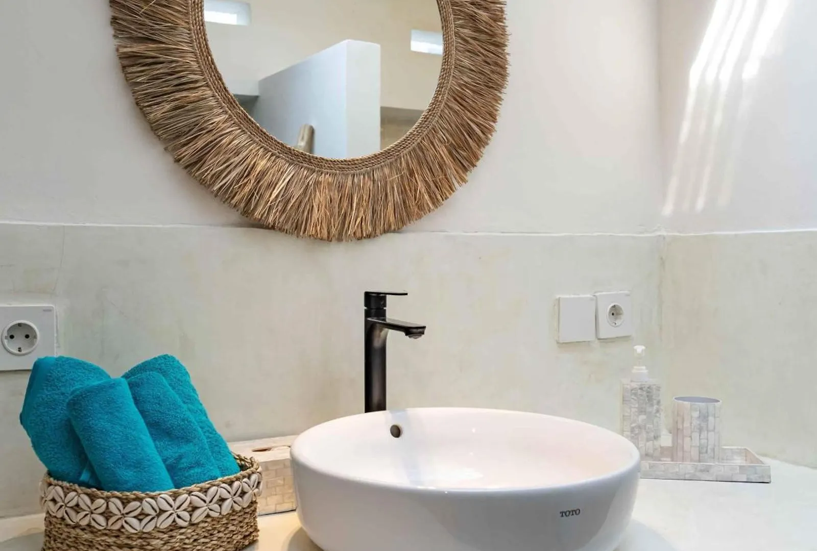 Casa Kokoon - New Bright & Quiet 2Br Mertanadi Seminyak With Private Pool And Parking
