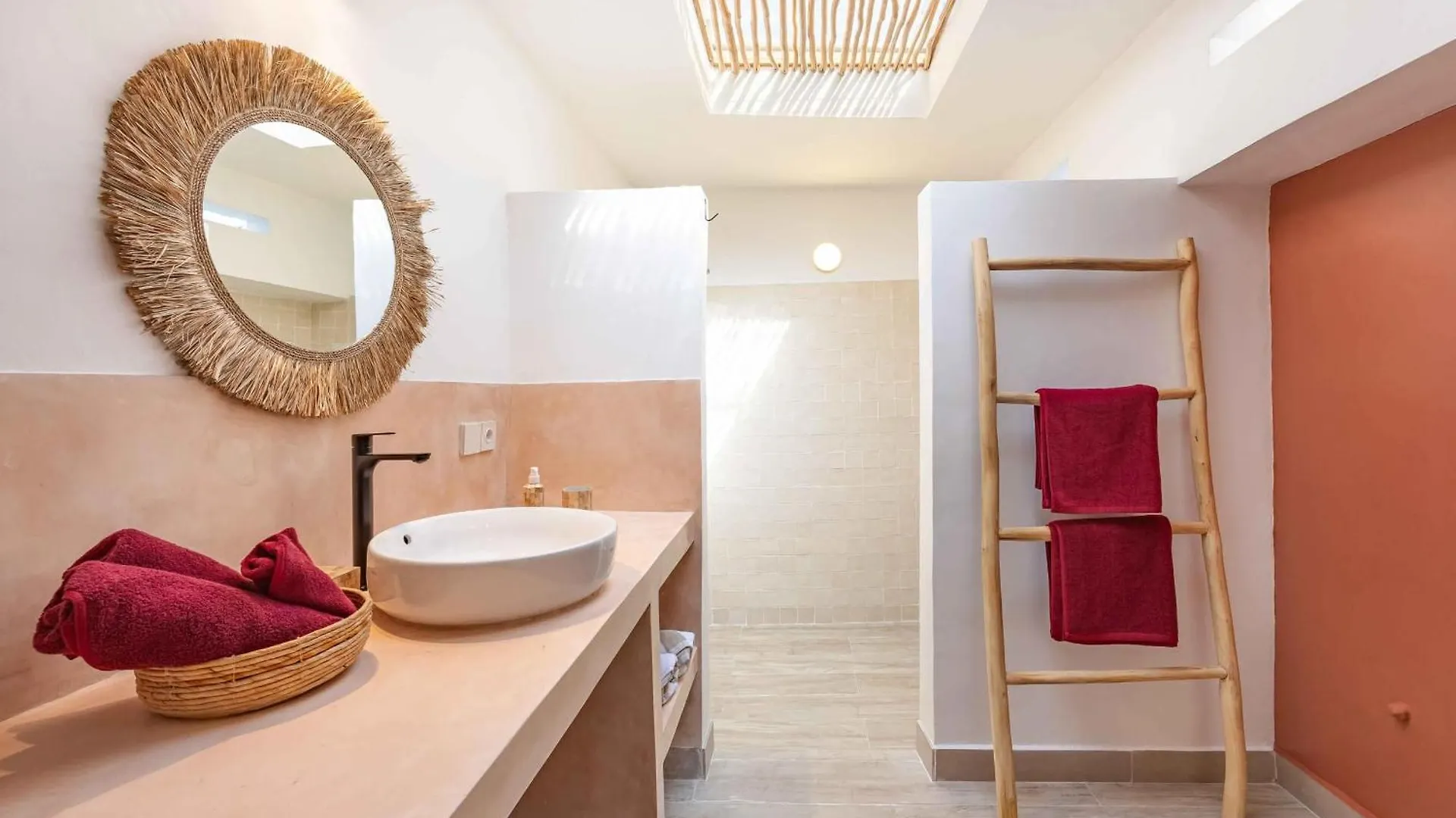 Casa Kokoon - New Bright & Quiet 2Br Mertanadi Seminyak With Private Pool And Parking Indonesia