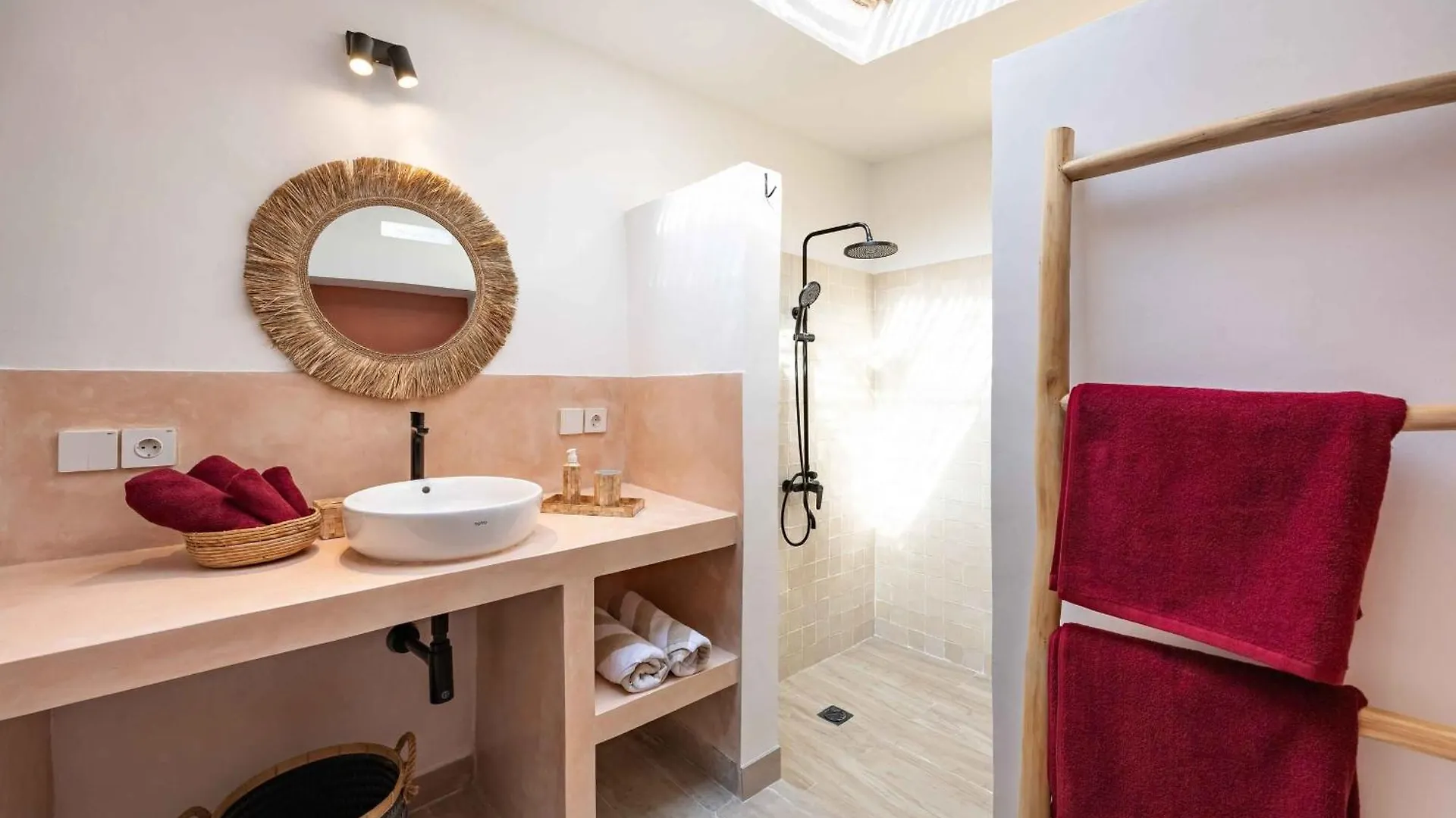 Casa Kokoon - New Bright & Quiet 2Br Mertanadi Seminyak With Private Pool And Parking Villa